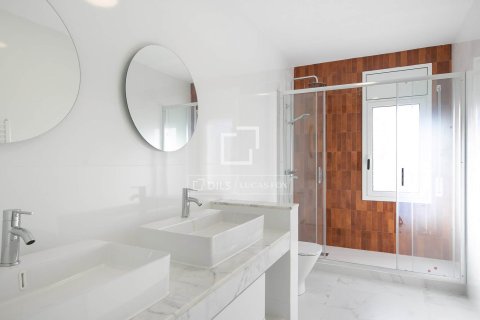 Villa for sale in Bellaterra, Barcelona, Spain 5 bedrooms, 303 sq.m. No. 150324 - photo 24