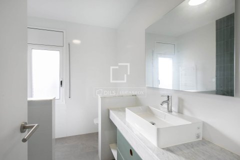 Villa for sale in Bellaterra, Barcelona, Spain 5 bedrooms, 303 sq.m. No. 150324 - photo 19