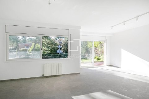 Villa for sale in Bellaterra, Barcelona, Spain 5 bedrooms, 303 sq.m. No. 150324 - photo 8