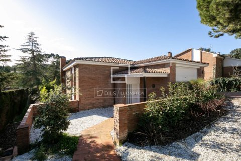 Villa for sale in Bellaterra, Barcelona, Spain 5 bedrooms, 303 sq.m. No. 150324 - photo 30