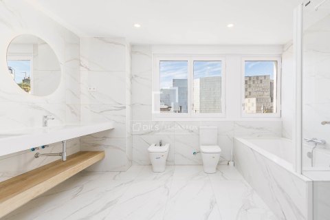 Ático en venta en Barcelona, España 4 dormitorios, 230 m2 No. 150321 - foto 23