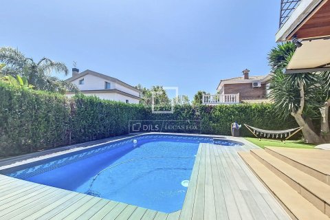 Villa for sale in Vilanova i la Geltru, Barcelona, Spain 4 bedrooms, 244 sq.m. No. 150327 - photo 13