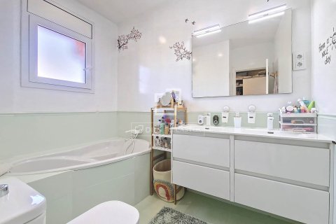 Villa for sale in Vilanova i la Geltru, Barcelona, Spain 4 bedrooms, 244 sq.m. No. 150327 - photo 19