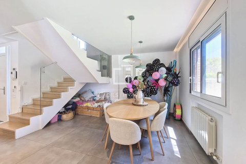 Villa for sale in Vilanova i la Geltru, Barcelona, Spain 4 bedrooms, 244 sq.m. No. 150327 - photo 6