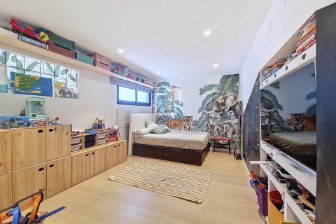 Villa for sale in Vilanova i la Geltru, Barcelona, Spain 4 bedrooms, 244 sq.m. No. 150327 - photo 11