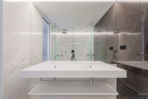 Apartament w Barcelona, Hiszpania 3 sypialnie, 236 mkw. nr 148877 – zdjęcie 15