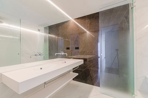 Apartament w Barcelona, Hiszpania 3 sypialnie, 236 mkw. nr 148877 – zdjęcie 16