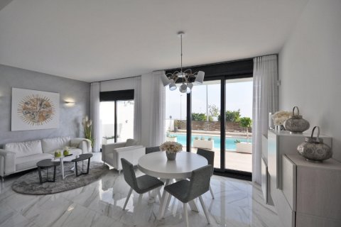 Продажа виллы в Сан-Мигель-де-Салинас, Аликанте, Испания 3 спальни, 135м2 №144696 - фото 2