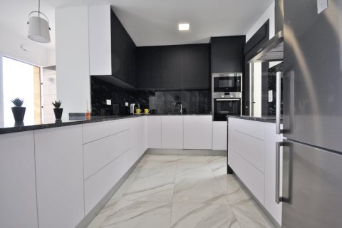 Продажа виллы в Сан-Мигель-де-Салинас, Аликанте, Испания 3 спальни, 135м2 №144696 - фото 5