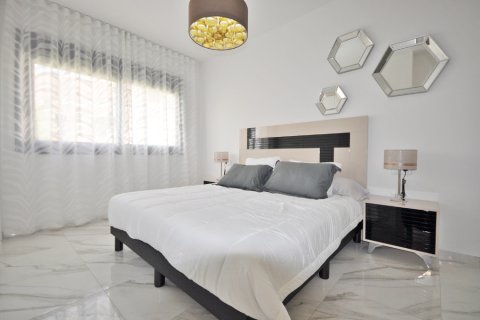 Продажа виллы в Сан-Мигель-де-Салинас, Аликанте, Испания 3 спальни, 135м2 №144696 - фото 4