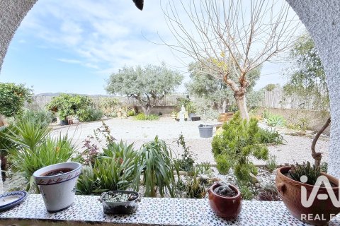 Triplex for sale in Alicante, Spain 4 bedrooms, 458 sq.m. No. 187815 - photo 2
