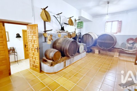 Triplex for sale in Alicante, Spain 4 bedrooms, 458 sq.m. No. 187815 - photo 7