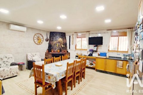 Triplex for sale in Alicante, Spain 4 bedrooms, 458 sq.m. No. 187815 - photo 17