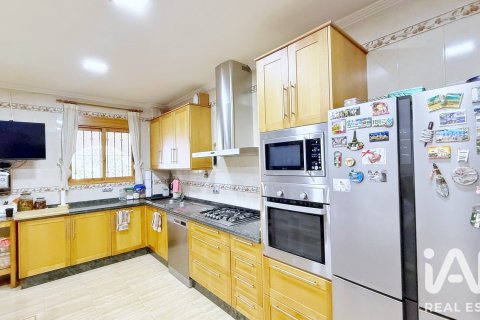 Triplex for sale in Alicante, Spain 4 bedrooms, 458 sq.m. No. 187815 - photo 15
