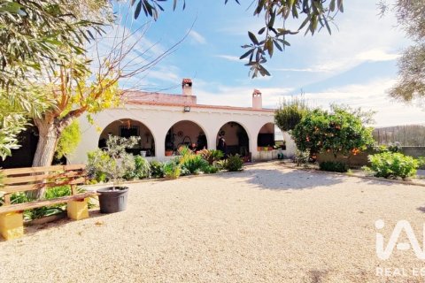 Triplex for sale in Alicante, Spain 4 bedrooms, 458 sq.m. No. 187815 - photo 1