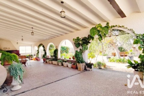 Triplex for sale in Alicante, Spain 4 bedrooms, 458 sq.m. No. 187815 - photo 6