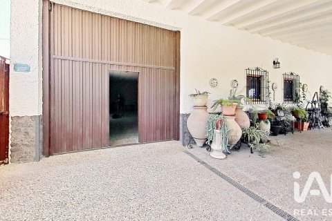 Triplex for sale in Alicante, Spain 4 bedrooms, 458 sq.m. No. 187815 - photo 12