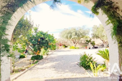 Triplex for sale in Alicante, Spain 4 bedrooms, 458 sq.m. No. 187815 - photo 3