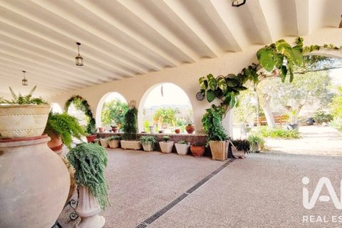 Triplex for sale in Alicante, Spain 4 bedrooms, 458 sq.m. No. 187815 - photo 4