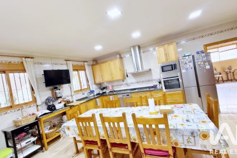Triplex for sale in Alicante, Spain 4 bedrooms, 458 sq.m. No. 187815 - photo 18