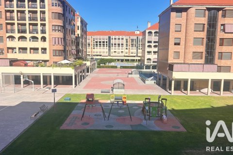 Apartment for sale in Logrono, La Rioja, Spain 2 bedrooms, 82 sq.m. No. 187814 - photo 1