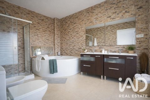 House for sale in Salou, Tarragona, Spain 6 bedrooms, 526 sq.m. No. 187810 - photo 20