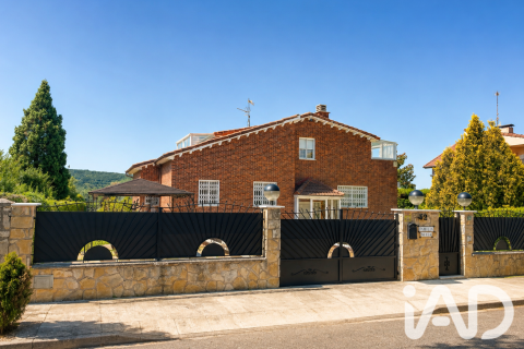 House for sale in Castrillo Del Val, Burgos, Spain 6 bedrooms, 440 sq.m. No. 187812 - photo 2