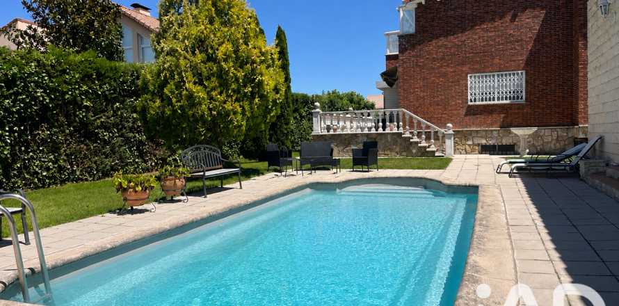 House in Castrillo Del Val, Burgos, Spain 6 bedrooms, 440 sq.m. No. 187812