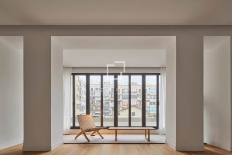 Apartment for sale in Barcelona, Spain 2 bedrooms, 126 sq.m. No. 192611 - photo 7