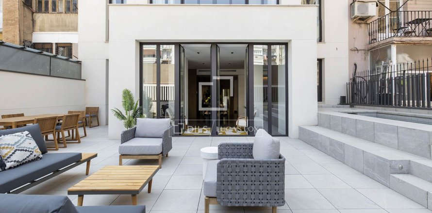 Apartment in Barcelona, Spain 2 bedrooms, 126 sq.m. No. 192611