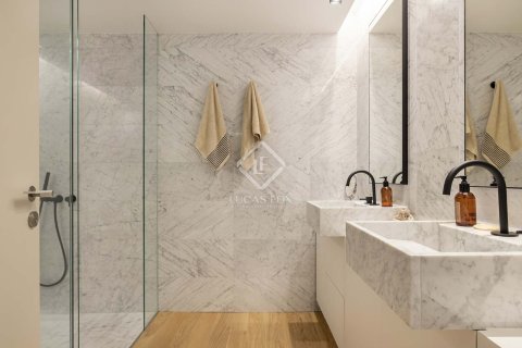 Apartment for sale in Barcelona, Spain 2 bedrooms, 126 sq.m. No. 192611 - photo 13