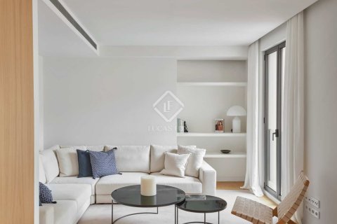 Apartment for sale in Barcelona, Spain 2 bedrooms, 126 sq.m. No. 192611 - photo 9