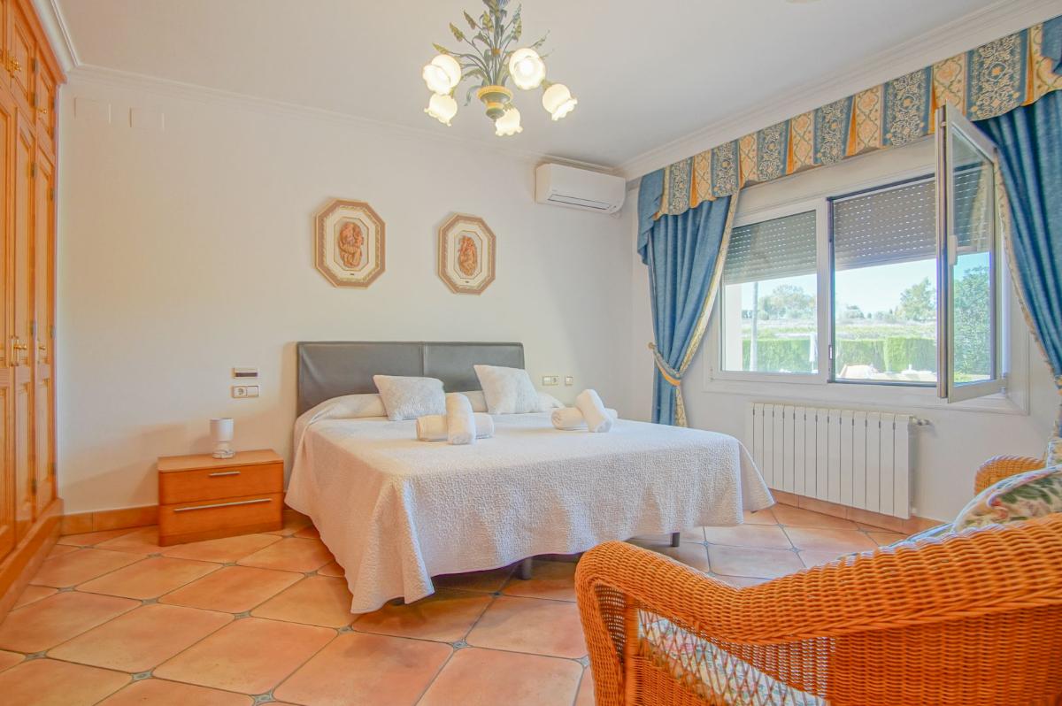 Villa i Benissa, Alicante, Spanien 8 sovrum, 696 kvm. Nr. 149023