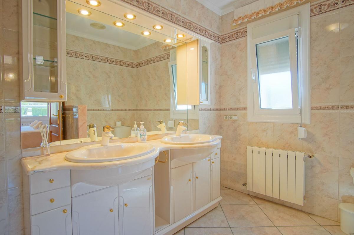 Villa i Benissa, Alicante, Spanien 8 sovrum, 696 kvm. Nr. 149023