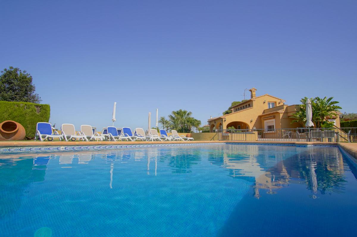 Villa i Benissa, Alicante, Spanien 8 sovrum, 696 kvm. Nr. 149023