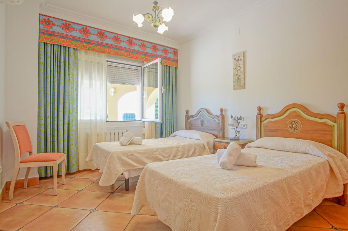 Villa i Benissa, Alicante, Spanien 8 sovrum, 696 kvm. Nr. 149023
