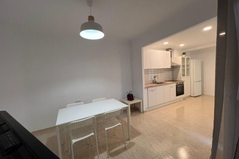 Apartment à louer à Alicante, Espagne, 4 chambres, 126 m2 No. 146357 - photo 2