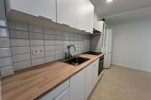 Apartment à louer à Alicante, Espagne, 4 chambres, 126 m2 No. 146357 - photo 5