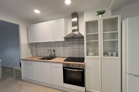 Apartment à louer à Alicante, Espagne, 4 chambres, 126 m2 No. 146357 - photo 3