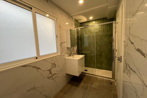 Apartment à louer à Alicante, Espagne, 4 chambres, 126 m2 No. 146357 - photo 11