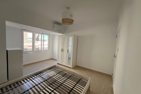 Apartment à louer à Alicante, Espagne, 4 chambres, 126 m2 No. 146357 - photo 14