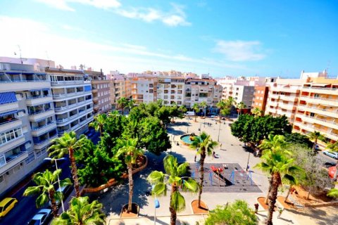 Apartamento en venta Torrevieja, Alicante, España 3 dormitorios, 74 m2 No. 138534 - foto 1