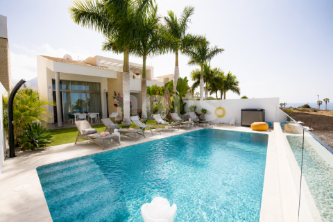 Villa in Adeje, Tenerife, Spain 3 bedrooms, 280 sq.m. No. 167658