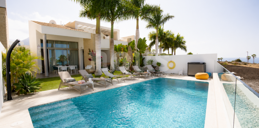 Villa en Adeje, Tenerife, España 3 dormitorios, 280 m2 No. 167658