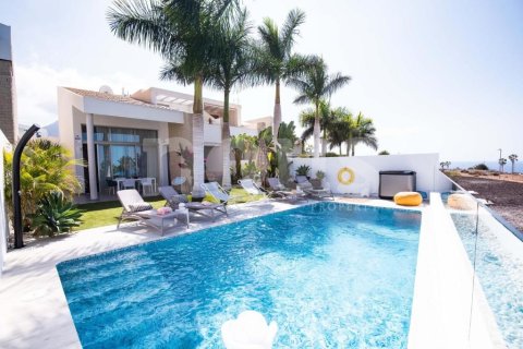 Villa a Adeje, Tenerife, Spagna 3 camere da letto, 280 mq. N° 167658