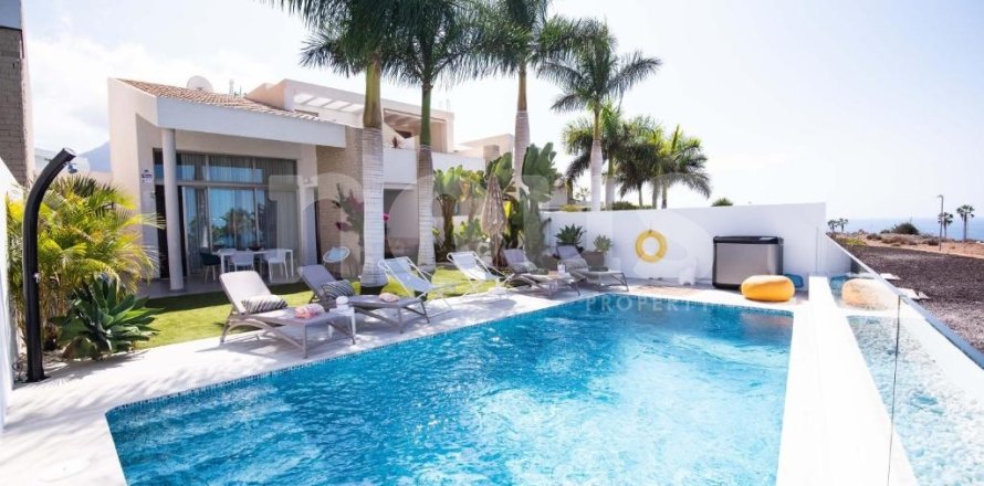 Villa a Adeje, Tenerife, Spagna 3 camere da letto, 280 mq. N° 167658