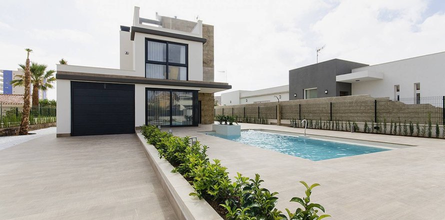Villa in Orihuela, Alicante, Spain 4 bedrooms, 239.5 sq.m. No. 175297