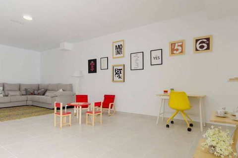 Villa till salu i Orihuela, Alicante, Spanien 6 sovrum, 239.5 kvm. Nr. 175296 - foto 7