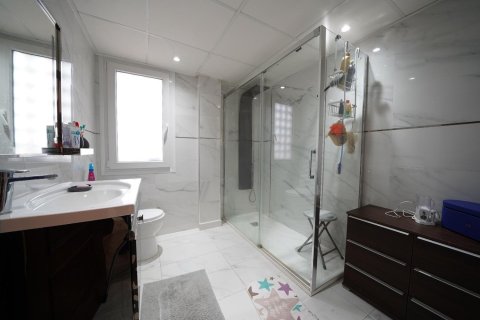 Продажа квартиры в Аликанте, Испания 3 спальни, 130м2 №179787 - фото 4