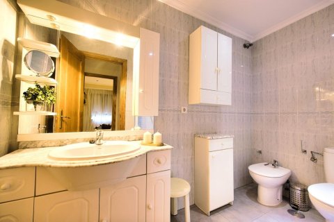 Продажа квартиры в Аликанте, Испания 3 спальни, 132м2 №179783 - фото 9